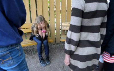 Nedlåtande föräldrar ger mobbande barn
